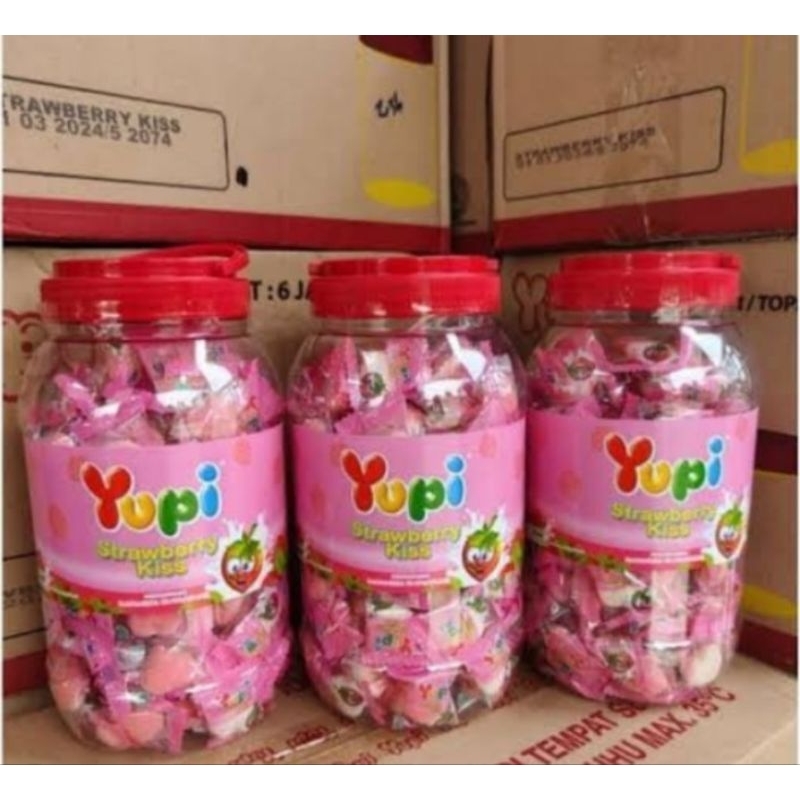 

permen yupi strawbery kiss toples strawbery 300gr