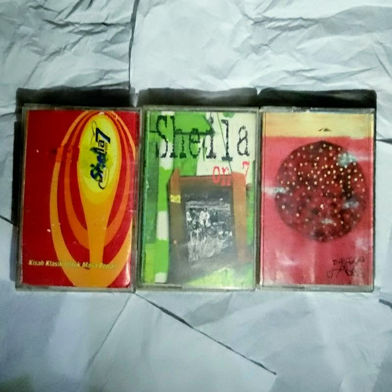 Kaset Sheila on 7 Berbagai Album Sebuah Kisah Klasik, 07 Des, dan Self Title