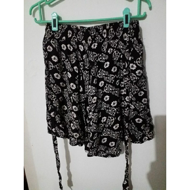 celana pendek graphis preloved