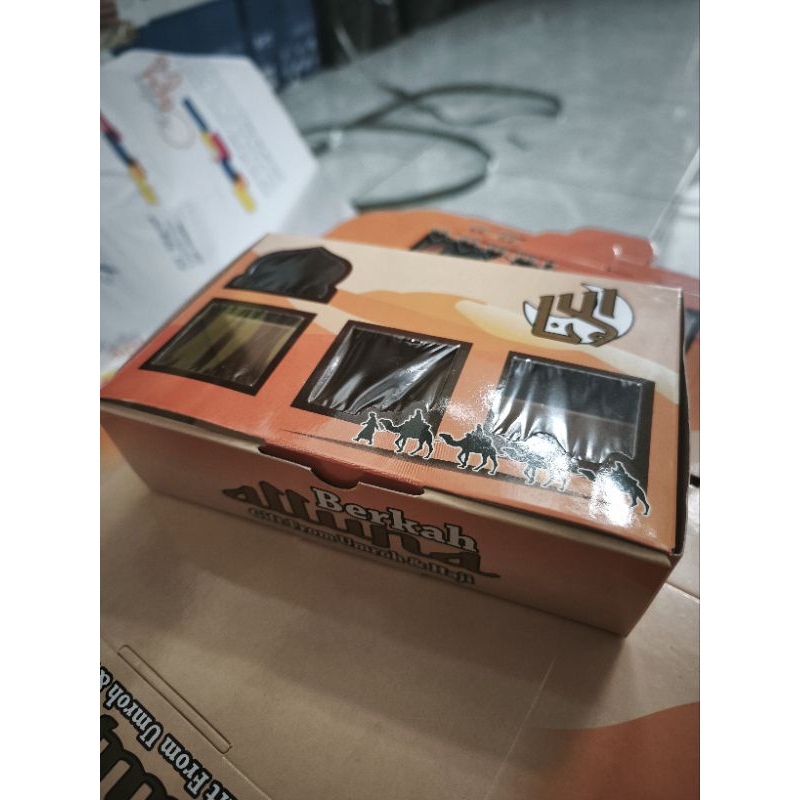 

Cetak Custom Box/Dus/Packaging Souvenir Oleh-oleh Umroh dan Haji