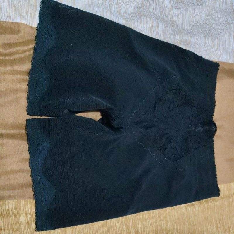 korset celana sorella preloved hitam