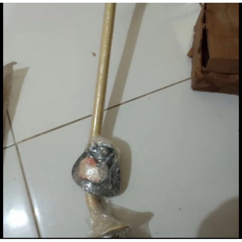 Tiang spion kiri LKP karet nya punya truk umplung original baru simpanan lama. kuning