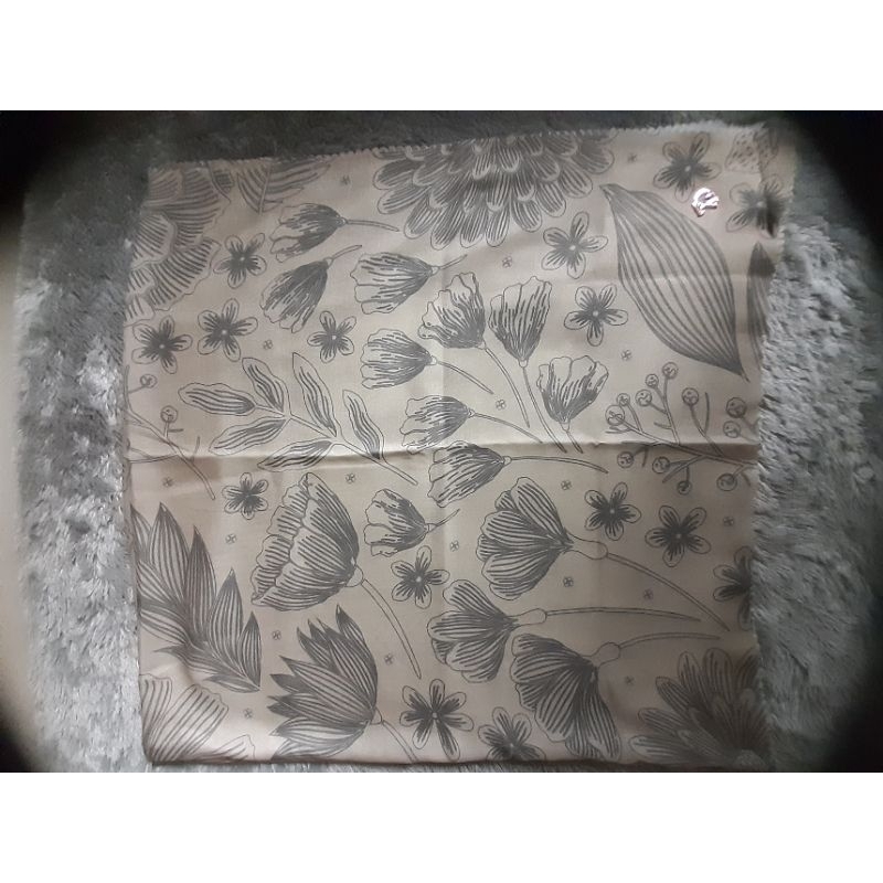 Preloved Scarf by Zytadelia