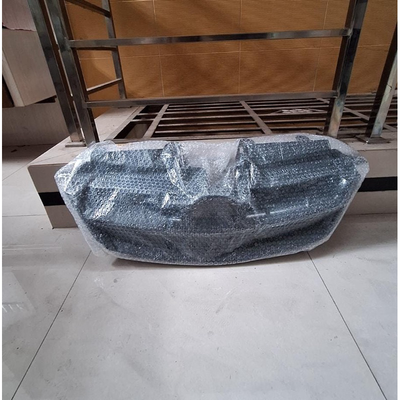 Grill hitam mobil avanza tahun 2008 type G cmr