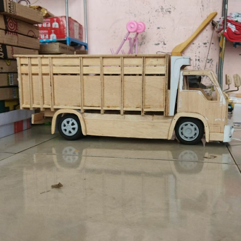 Truk Oleng Miniatur Kayu Model Ragasa Bisa belok Ban Spon