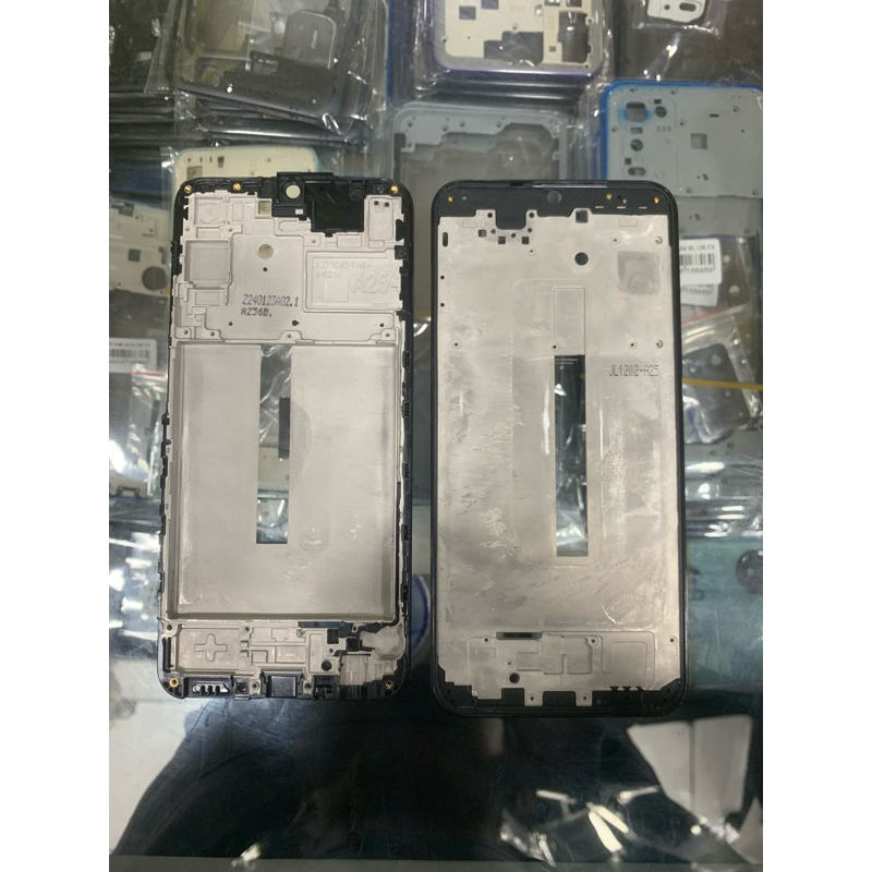 FRAME LCD / BEZEL / TULANG TENGAH DUDUKAN LCD SAMSUNG A25 ORIGINAL