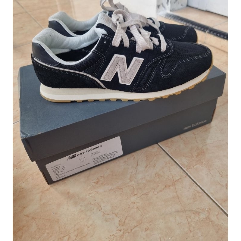 Sepatu New Balance 373 hitam wanita preloved