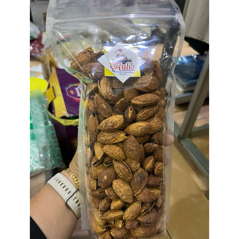 

KACANG ALMOND ENAK BANYAK MANFAAT