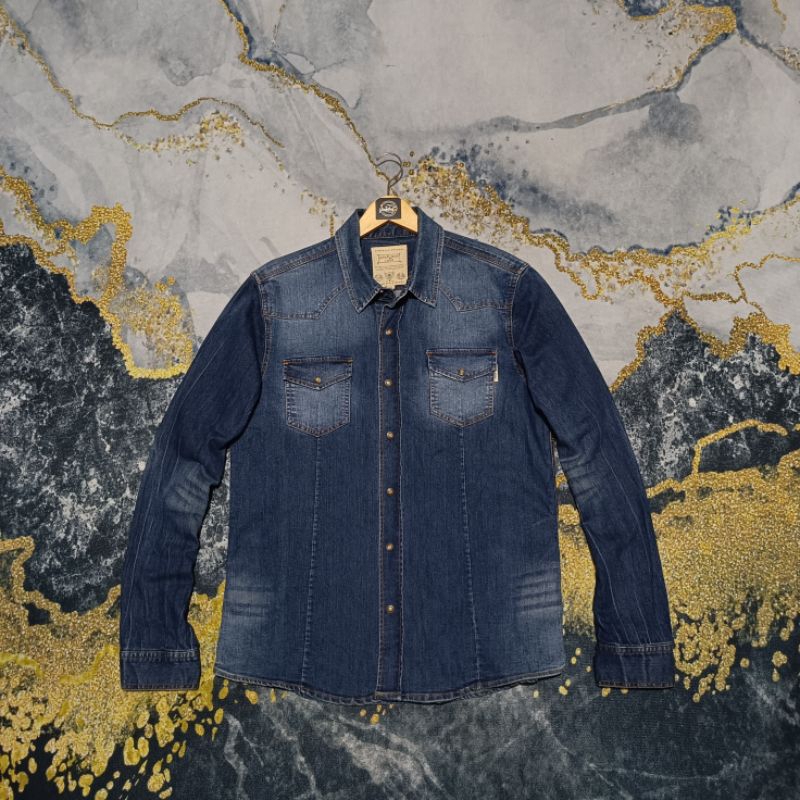 Kemeja Denim Buckaroo
