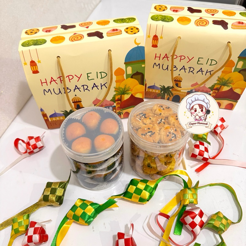 

DM - Paket 2in1 Hampers Idul Fitri Ukuran Toples 600ml / Hampers Lebaran / Paketan Ramadhan / Kue Nastar Wisman / Kue Chuikaoso Wijen / Kue Coklat Choco Mede / Paketan Idul Adha / Hampers Eid Mubarak / Kue Terenak / Paket Kue Kering Murah Terlaris