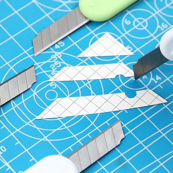 

Cutter Mini Motif Polos / Mini Cute Cutter Pemotong Kertas / Cutter Portable Ukuran Kecil