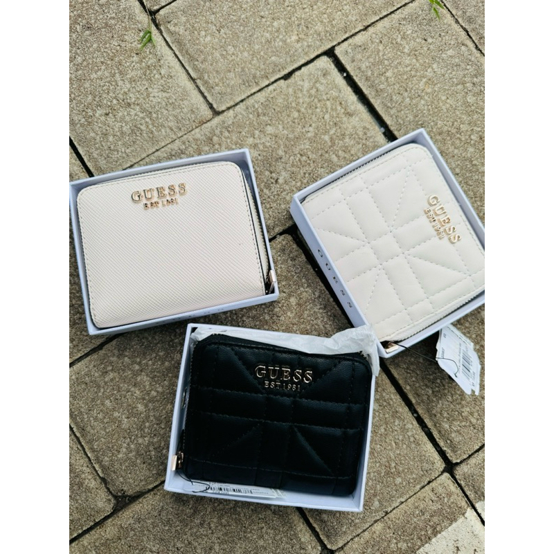 Dompet kecil guess