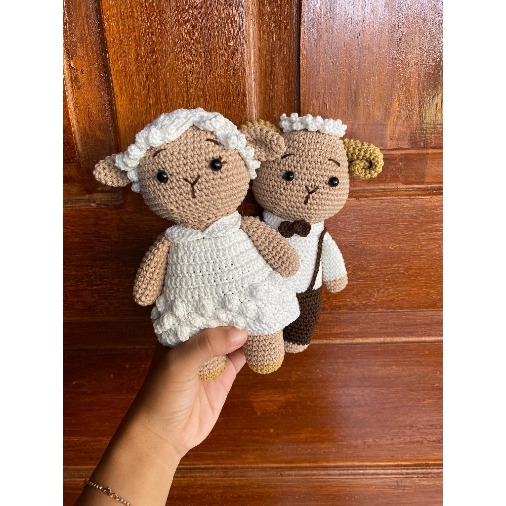 [Dandelions] - Boneka Rajut Couple | Amigurumi | Kado Wedding | Boneka Wedding Kambing Couple