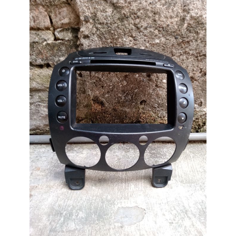 cover head unit Mazda 2 original copotan