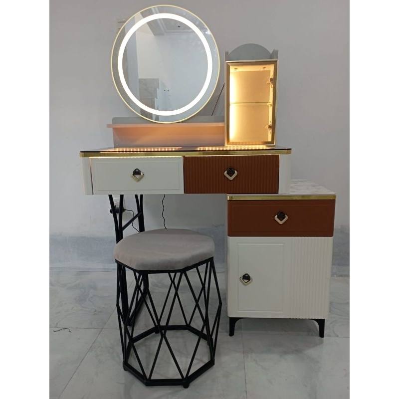 Meja rias minimalis lampu LED / Meja make up lampu LED