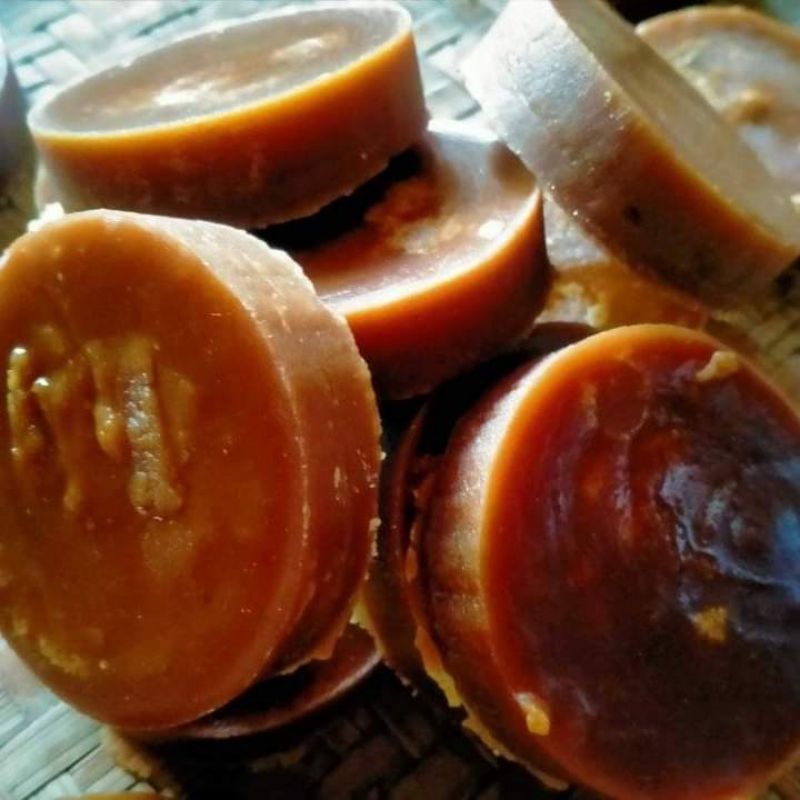 

gula aren asli 100% tamapa campuran .- gula aren super / gula aren terbaik.kemasan 1 butir. kemasan 500 gram dan 1 kg / peomo gula aren /