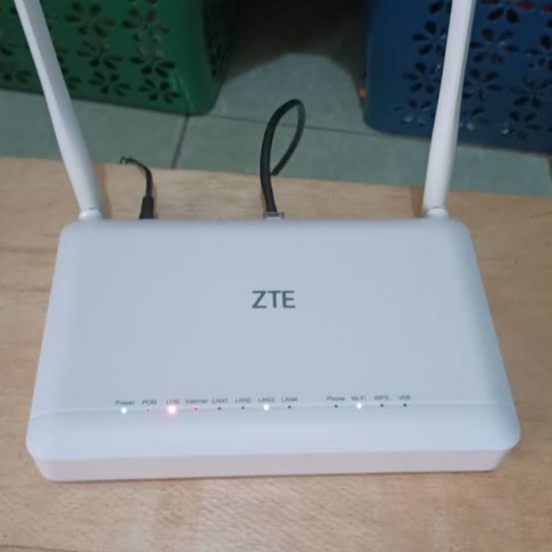 router ZTE F670L port biru