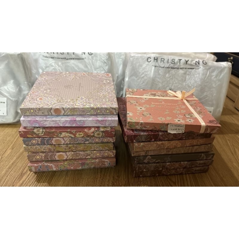 Buttonscarves Small 90x90 New with Box