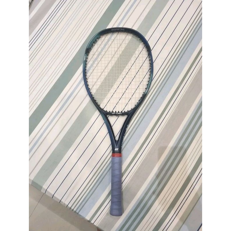 Yonex Ezone 100l 285gr/100. (Second Like New) DESKRIPSI