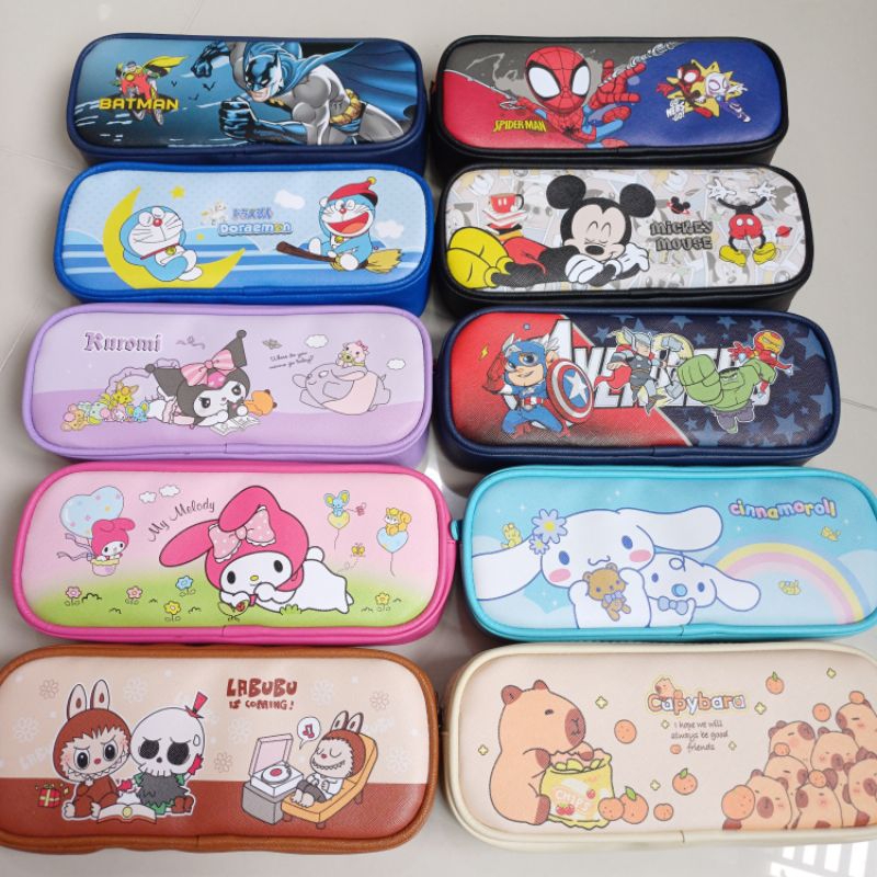 

Kotak pensil case kulit PU premium LABUBU CAPYBARA CINNAMOROLL KUROMI MY MELODY MICKEY MOUSE DORAEMON SPIDERMAN BATMAN AVENGERS
