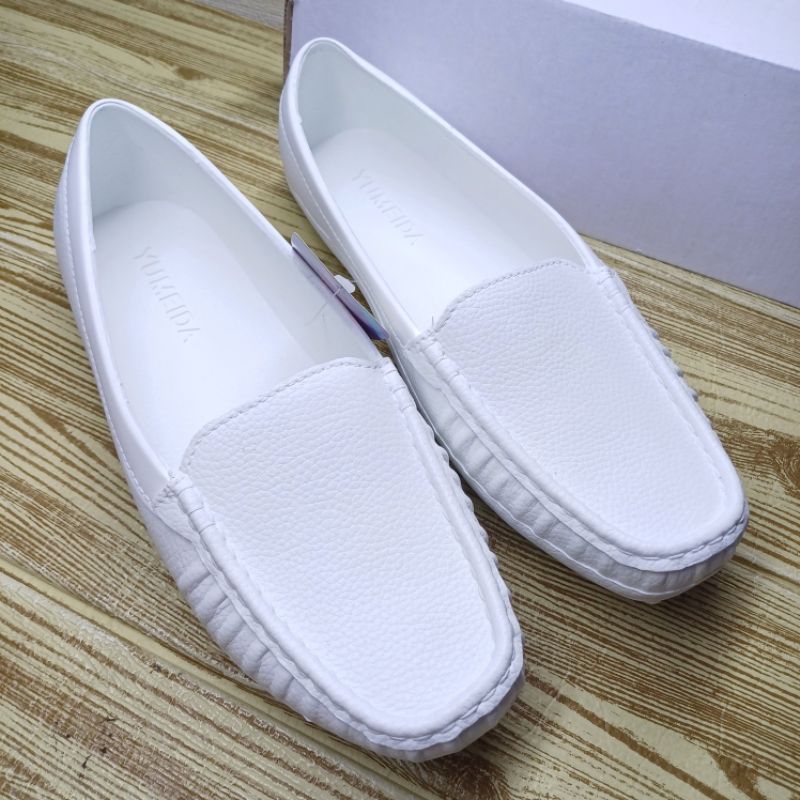 Sepatu putih karet wanita yumeida