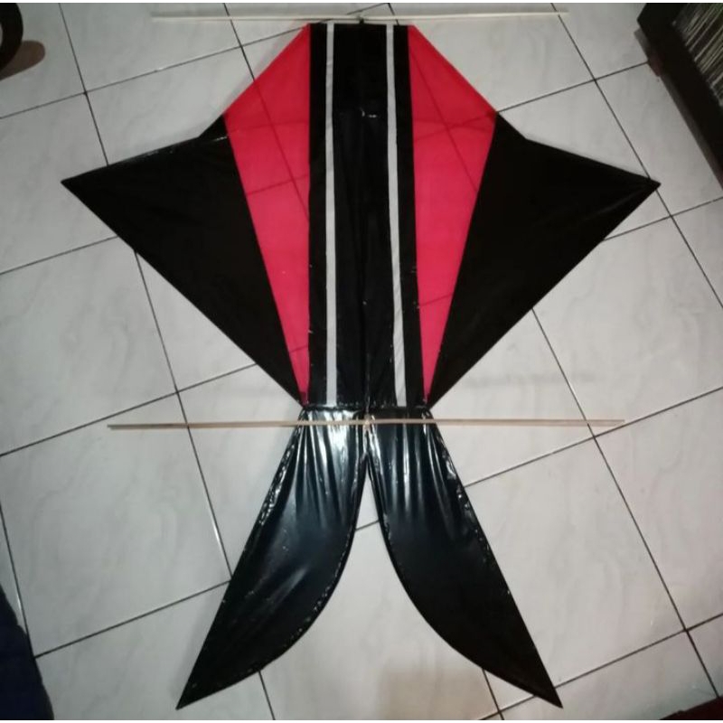 Layangan kaplik plastik semi knockdown ukuran 1m + tali goci, pita sendaren dan kabel ties
