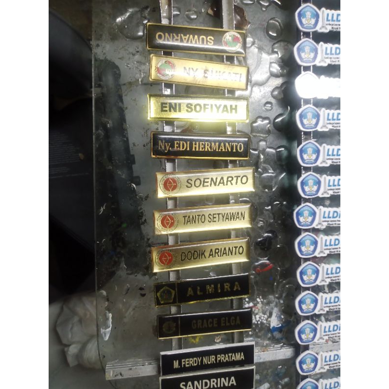 

name tag peniti kuningan akrilik