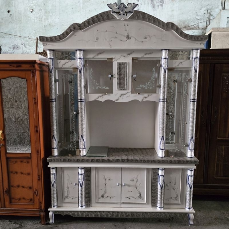 Lemari TV Pajangan Kaca Kristal 4 Pintu