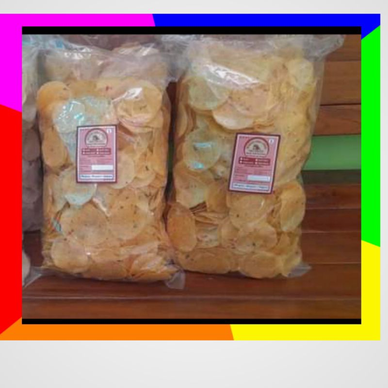 

Emping singkong terbuat dari bahan singkong varian Rasa pedas original