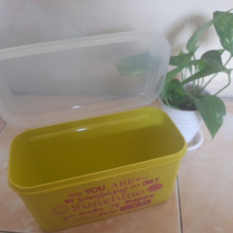 Signature Tupperware