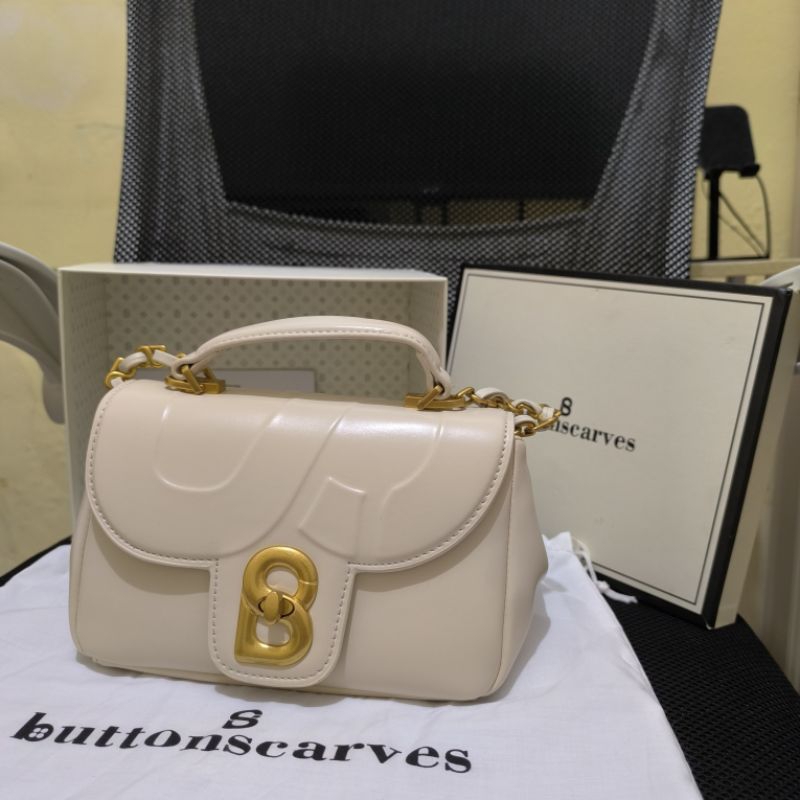 Preloved Alma Flap Bag Buttonscarves - Sugar (Small) Baca Deskripsi