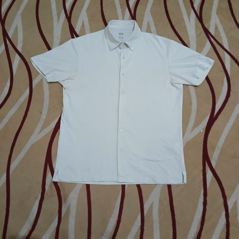 Kemeja & Kaos Polo Shirt Uniqlo Airism  Size S