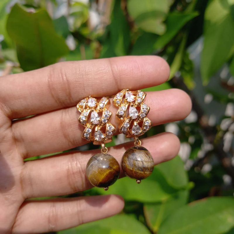 Anting Tiger eye stone