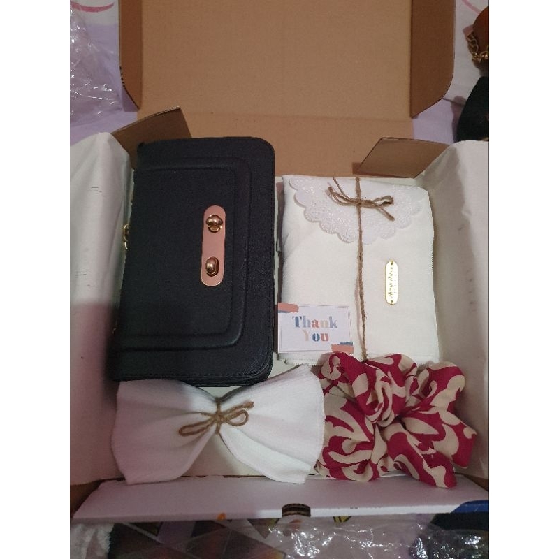 

hampers jilbab tas