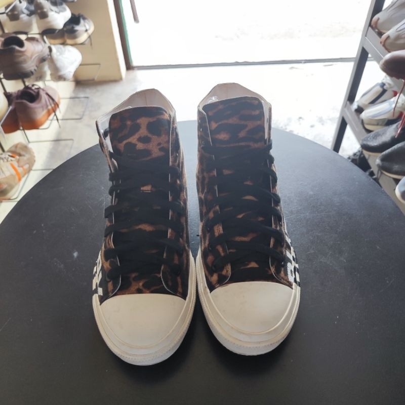 PRELOVED SEPATU SECOND THRIFT BURBERRY