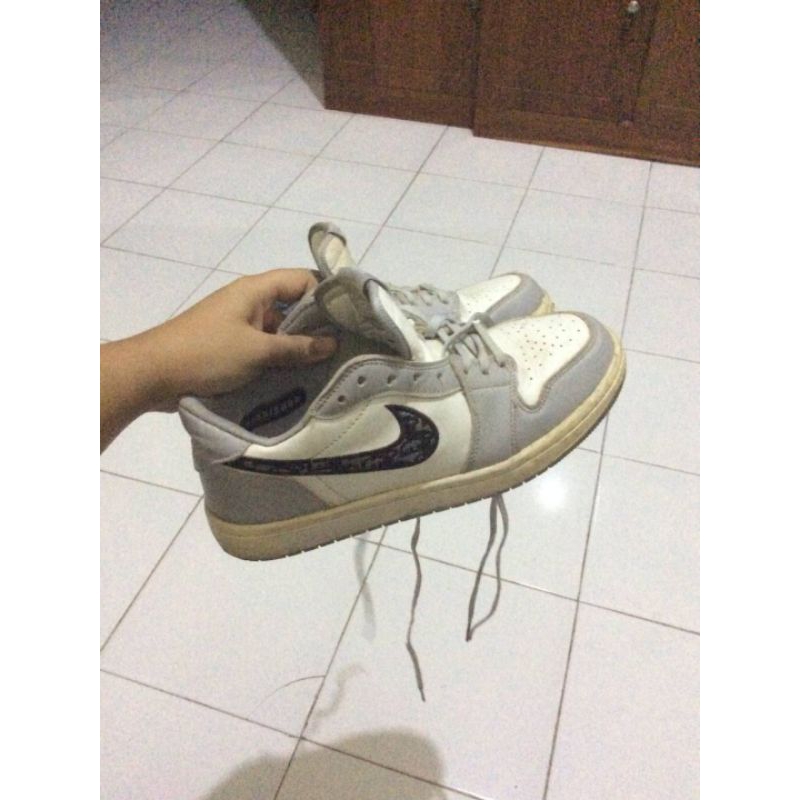 nike air jordan x dior (preloved)