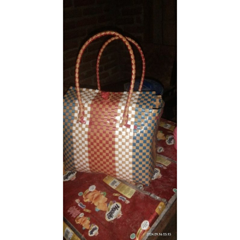 tas anyam plastik kaca tutup kancing