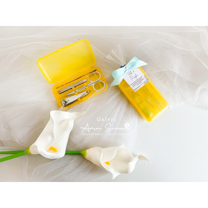 Souvenir set gunting kuku set manicure free kartu pita
