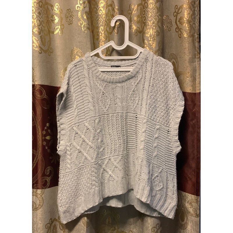 preloved vest rajut kepang abu muda brand oeillet