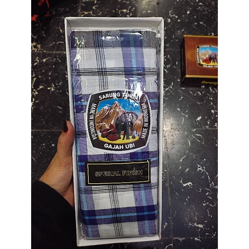 SARUNG TENUN Gajah Ubi