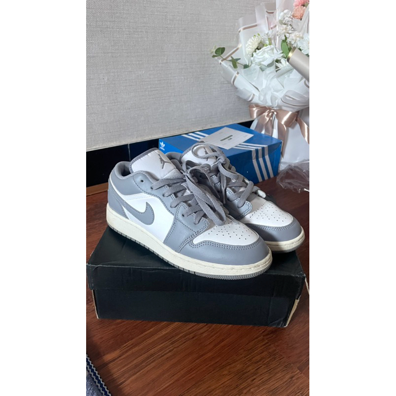 AIR JORDAN 1 LOW VINTAGE GREY (second)