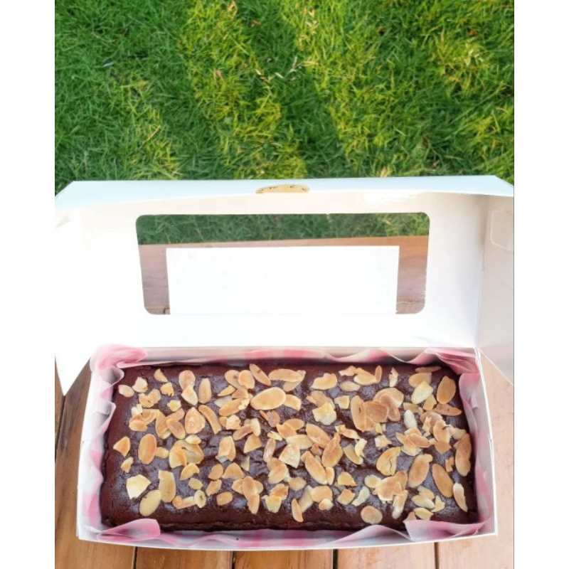 

FUDGY BROWNIES (GLUTEN FREE) - MAMAER EATS