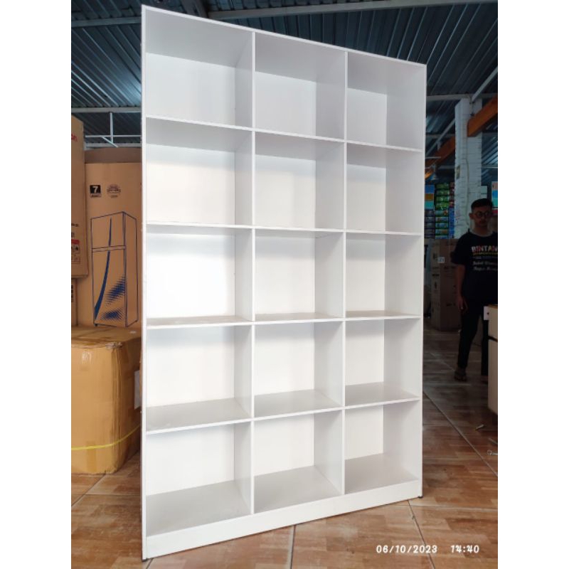 rak buku jumbo