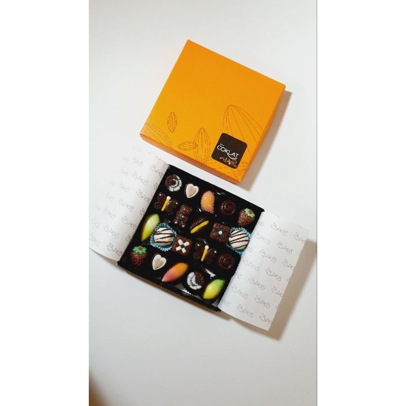 

Coklat Praline Premium isi 20 / Box tanpa sekat