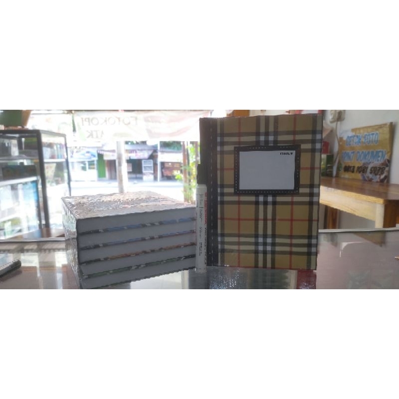 

Buku Cover Keras Kwarto Oakey 100 lembar