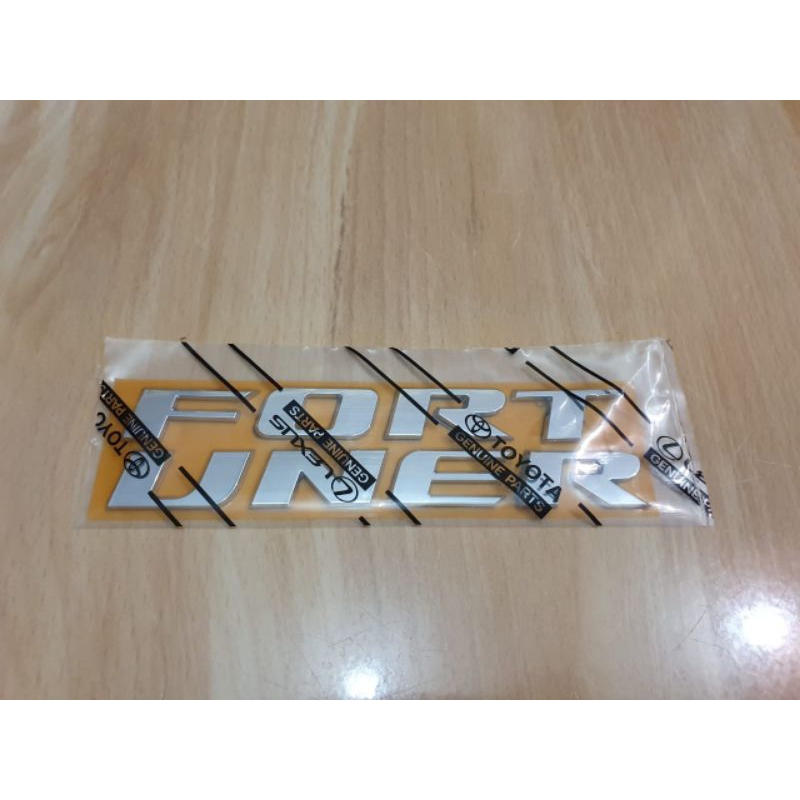 EMBLEM TULISAN FORTUNER BAGASI BELAKANG