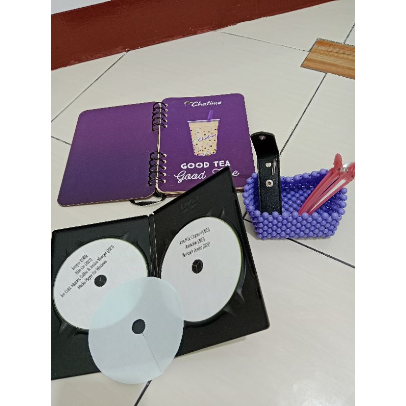 

preloved buku tulis / sketsa chatime notebook tebal kertas old, korek kuping, wadah mote, jepitan rambut cewek, film
