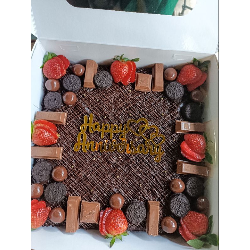 

Brownies Ulang Tahun strawberry kitkat oreo large Size/Birthday Brownies Strawberry mix coklat KHUSUS INSTANT