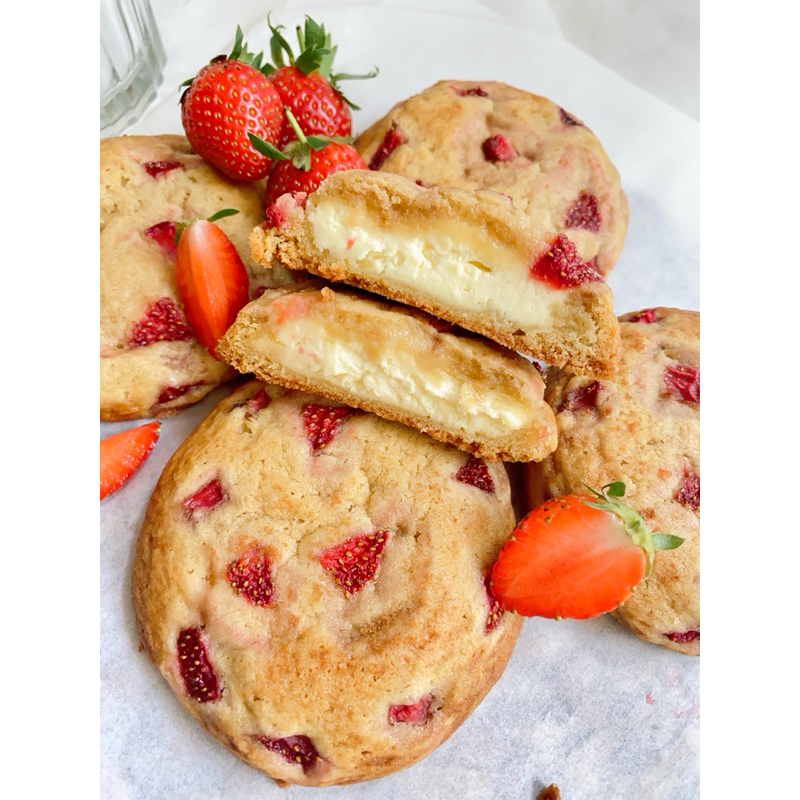 

strawberry cheesecake cookies