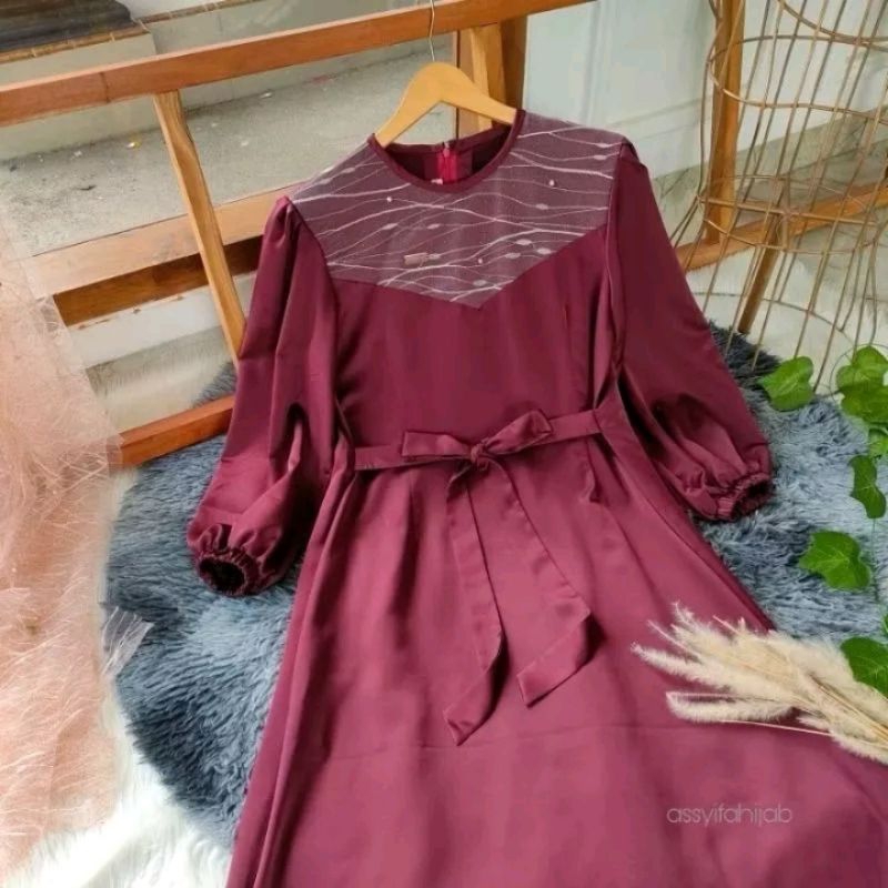 Dress Bridesmaid Elegan Lengan Balon TileV